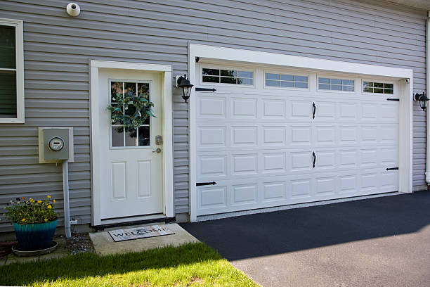 24/7 Emergency Garage Door Panel Replacement experts in Harbor Hills, OH